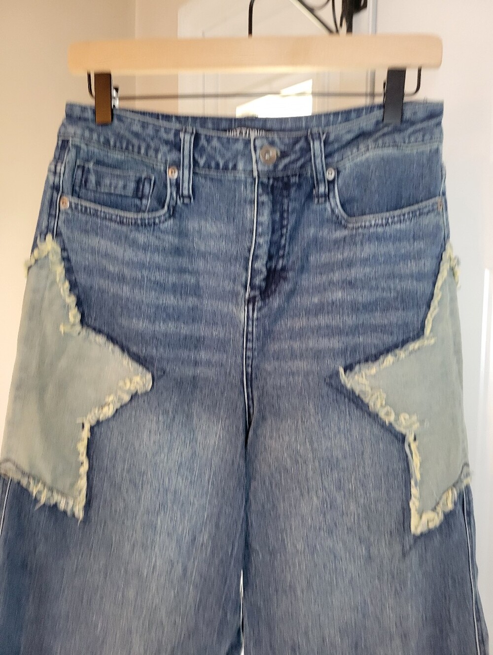 Hot Topic Two-Toned Star Appliqué Wide-Leg Blue Jeans, Size 7 - Picture 2 of 6